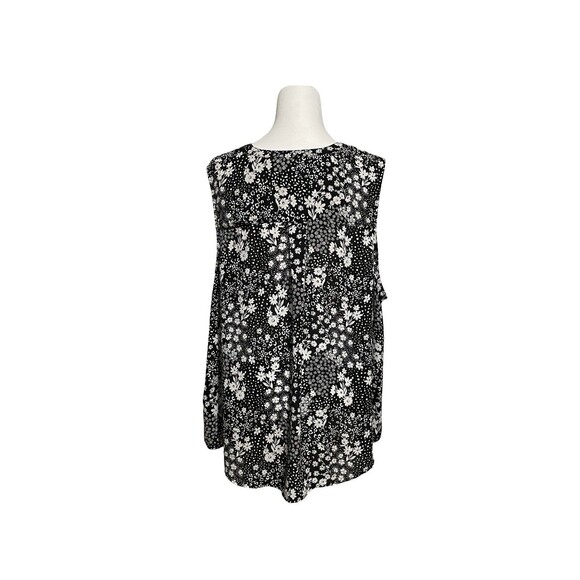TORRID Harper Black White Floral Blouse Size 3 EUC! - Picture 3 of 12